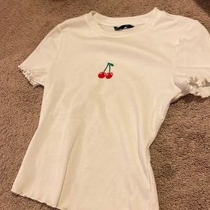 Cute white tee ruffles w cherrie patch